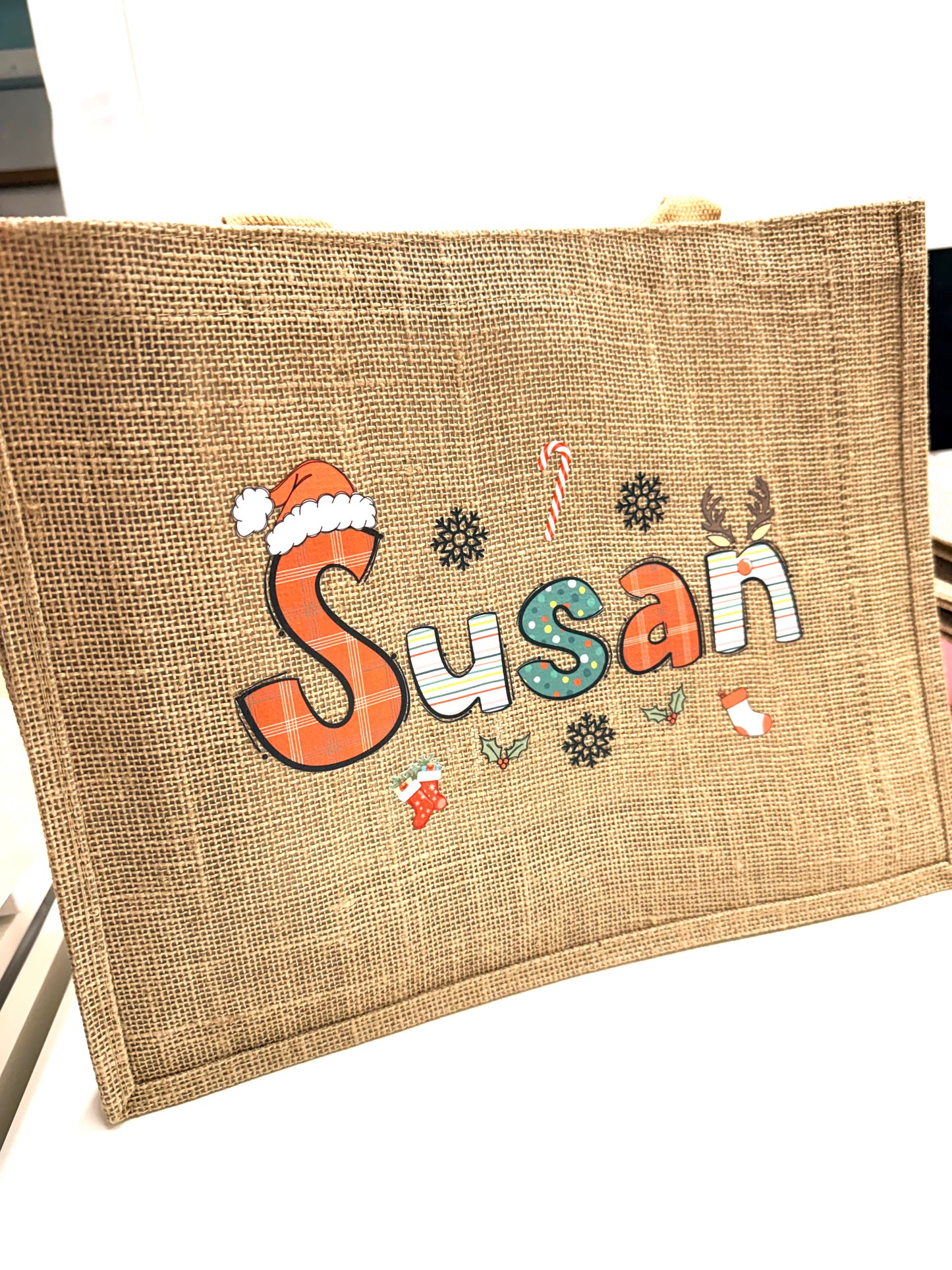 Personalized Name Burlap Tote Bag, Large Capacity Jute Bag, Shopping Bag, Holiday Party Favor, Christmas Gift for Mom/Family/Kid/ Santa Hat