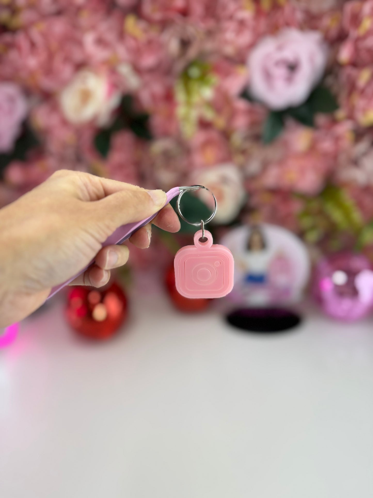 Smart Tap Instagram Logo Keychain
